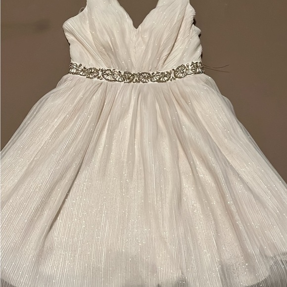 BCX Cream Dress with Elegant Design - Picture 5 of 7